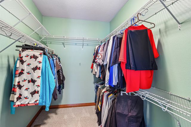 13005 Greenbelt Drive, Urbandale, IA 50323