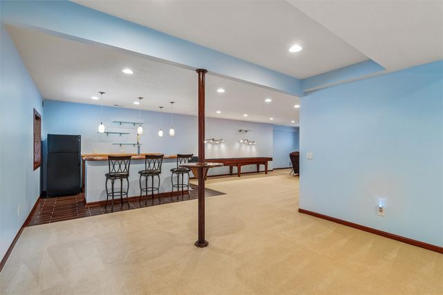 13005 Greenbelt Drive, Urbandale, IA 50323