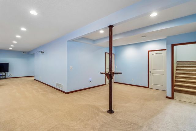 13005 Greenbelt Drive, Urbandale, IA 50323