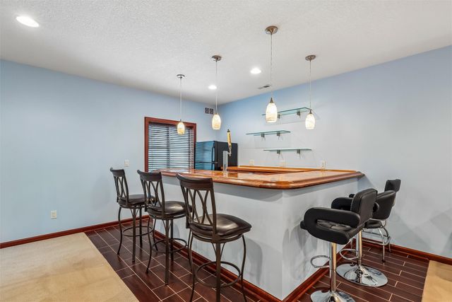 13005 Greenbelt Drive, Urbandale, IA 50323