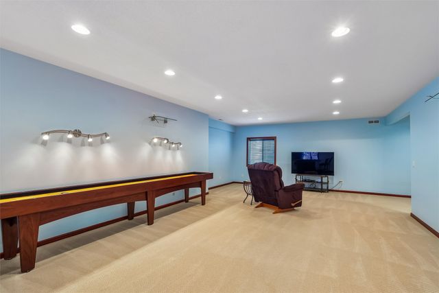 13005 Greenbelt Drive, Urbandale, IA 50323