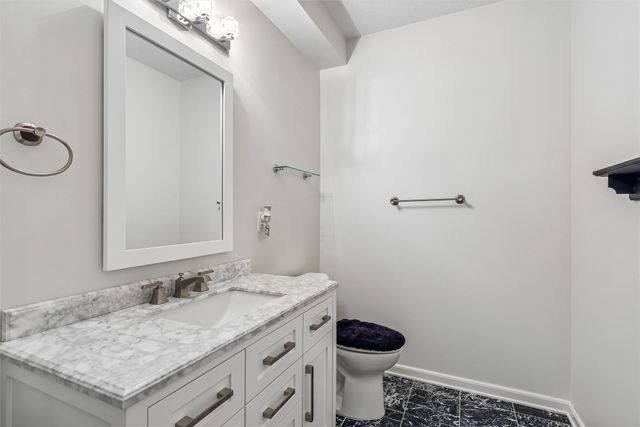 13005 Greenbelt Drive, Urbandale, IA 50323