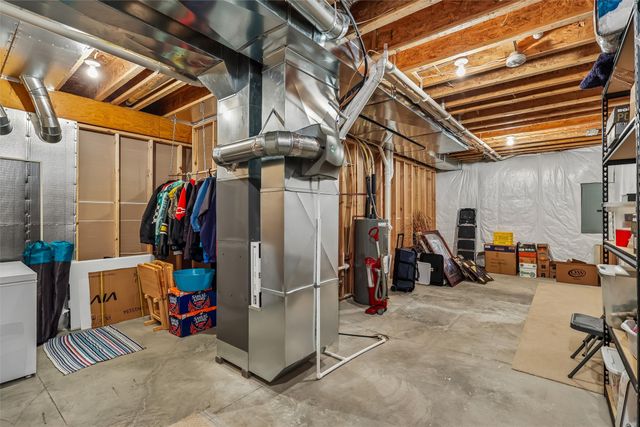 13005 Greenbelt Drive, Urbandale, IA 50323