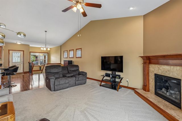13005 Greenbelt Drive, Urbandale, IA 50323