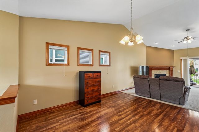 13005 Greenbelt Drive, Urbandale, IA 50323