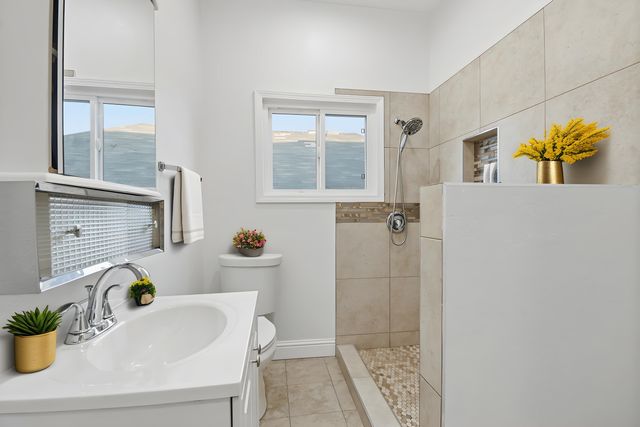 1712 37Th Ave, Oakland, CA 94601