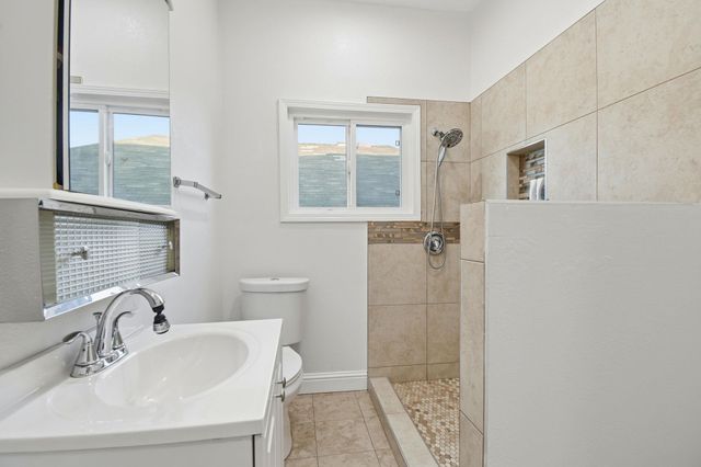 1712 37Th Ave, Oakland, CA 94601