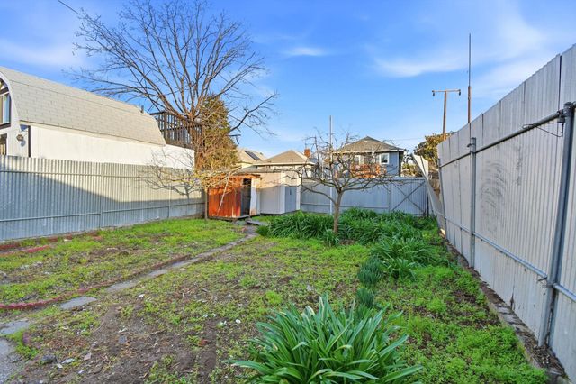 1712 37Th Ave, Oakland, CA 94601