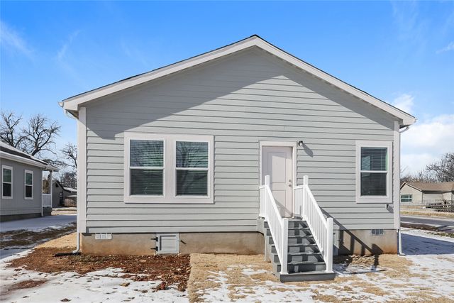 1950 E Maddox Avenue, Fort Worth, TX 76104