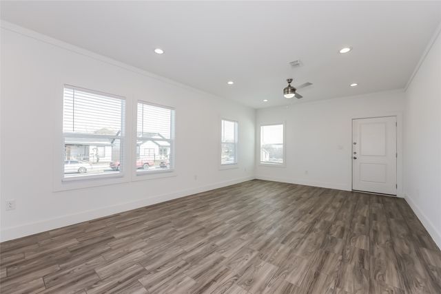 1950 E Maddox Avenue, Fort Worth, TX 76104