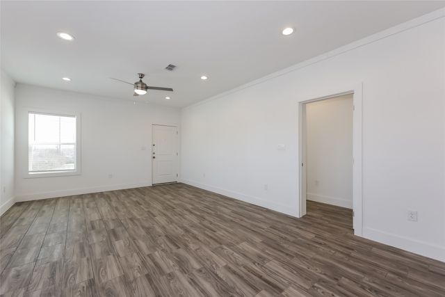 1950 E Maddox Avenue, Fort Worth, TX 76104