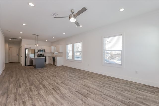 1950 E Maddox Avenue, Fort Worth, TX 76104