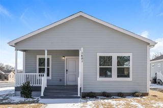 1950 E Maddox Avenue, Fort Worth, TX 76104