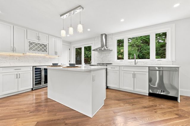 121 Elm St, North Reading, MA 01864