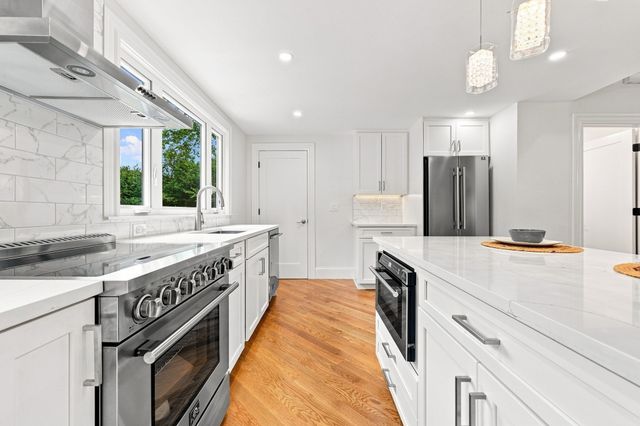 121 Elm St, North Reading, MA 01864