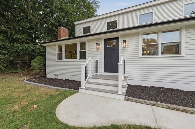 121 Elm St, North Reading, MA 01864
