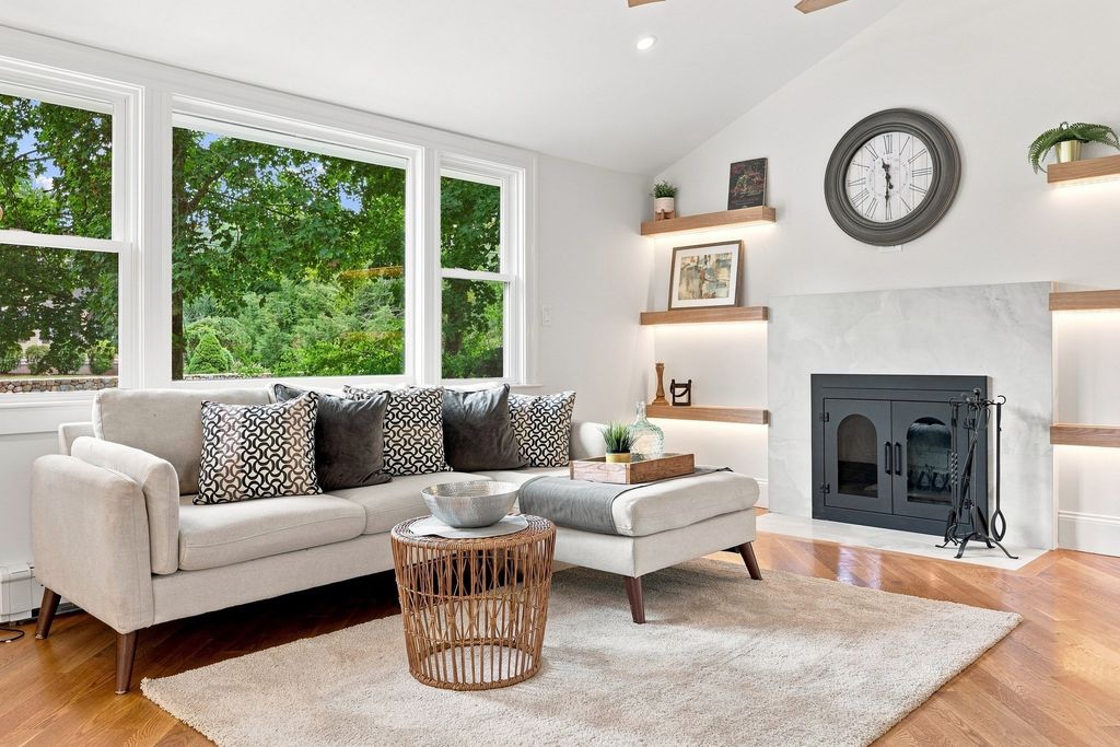 121 Elm St, North Reading, MA 01864