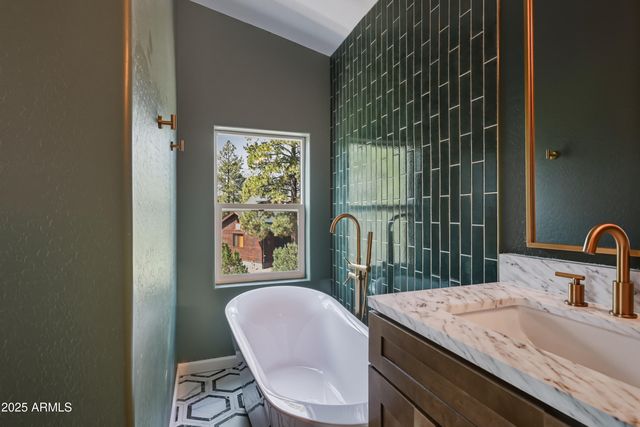 2688 DEER Path, Happy Jack, AZ 86024