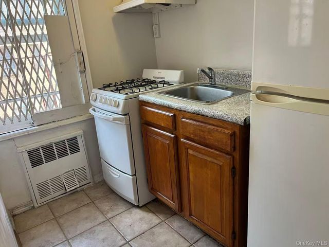 1332 Metropolitan Avenue 6A, Bronx, NY 10462