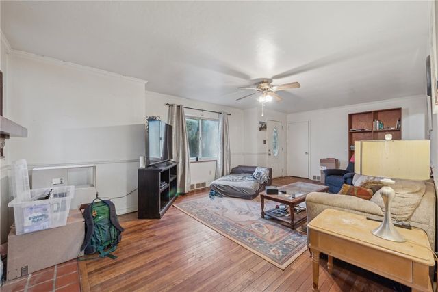 357 E Mcmurray Rd, Peters Twp, PA 15317