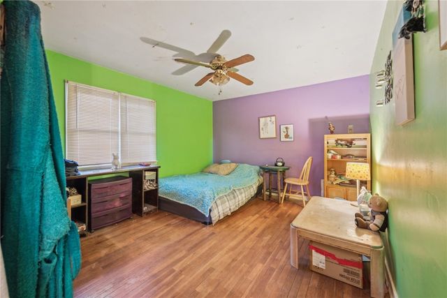 357 E Mcmurray Rd, Peters Twp, PA 15317