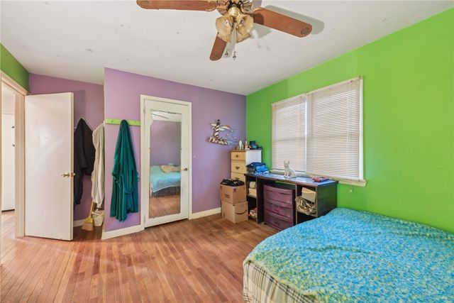 357 E Mcmurray Rd, Peters Twp, PA 15317