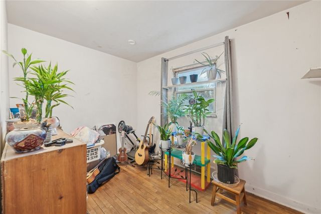 357 E Mcmurray Rd, Peters Twp, PA 15317