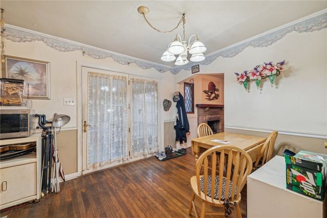 357 E Mcmurray Rd, Peters Twp, PA 15317