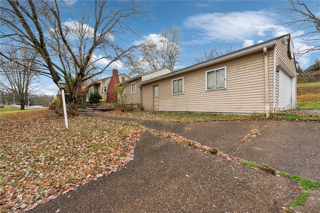 357 E Mcmurray Rd, Peters Twp, PA 15317