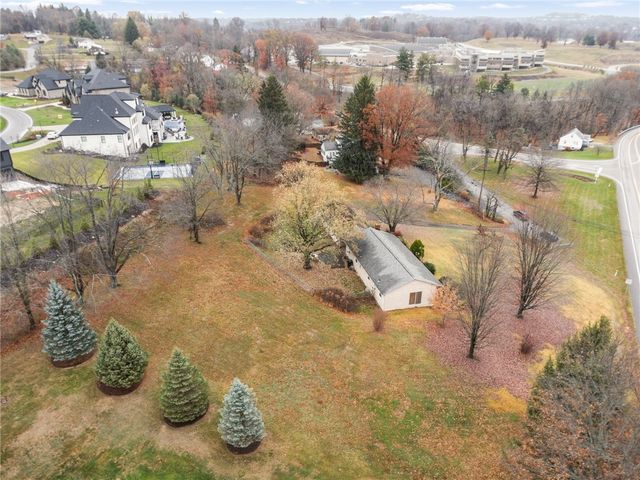 357 E Mcmurray Rd, Peters Twp, PA 15317