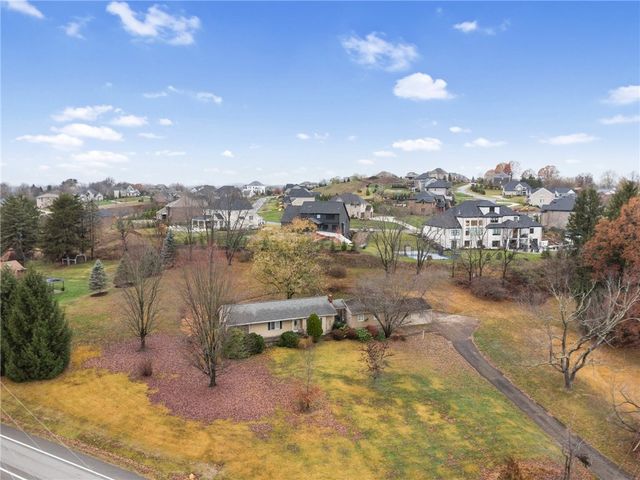 357 E Mcmurray Rd, Peters Twp, PA 15317