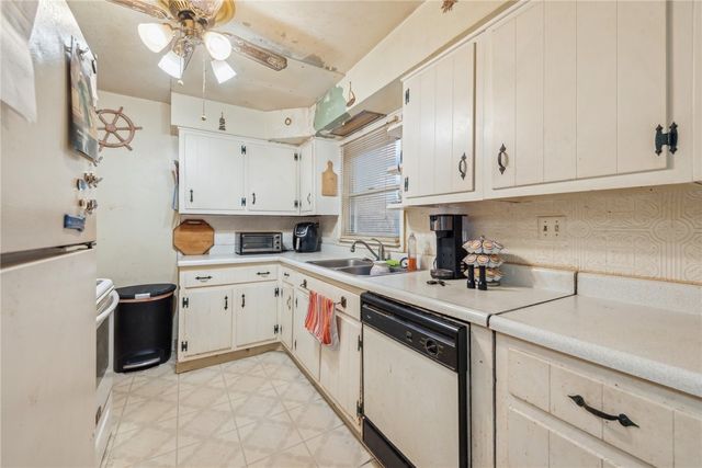 357 E Mcmurray Rd, Peters Twp, PA 15317