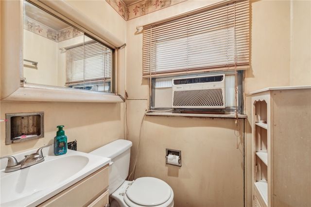 357 E Mcmurray Rd, Peters Twp, PA 15317