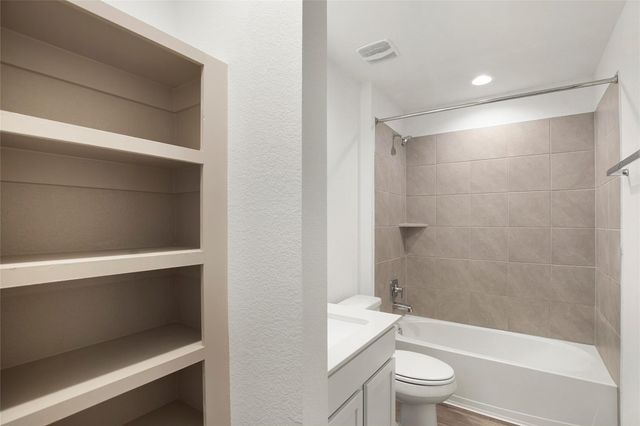 235 John House Ln, Rosharon, TX 77583
