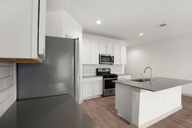 235 John House Ln, Rosharon, TX 77583