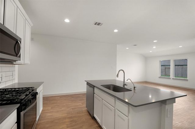 235 John House Ln, Rosharon, TX 77583