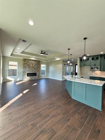 443 Wellshire Drive, West Columbia, TX 77486