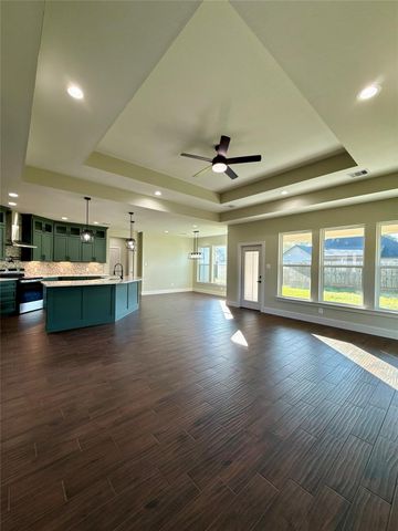 443 Wellshire Drive, West Columbia, TX 77486