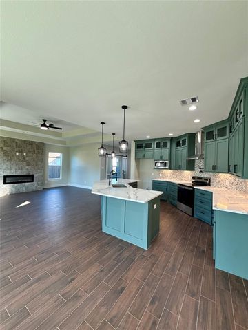 443 Wellshire Drive, West Columbia, TX 77486