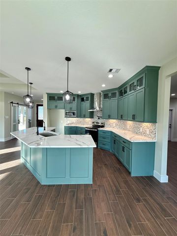 443 Wellshire Drive, West Columbia, TX 77486