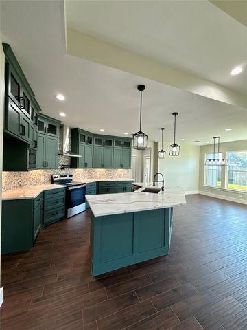 443 Wellshire Drive, West Columbia, TX 77486