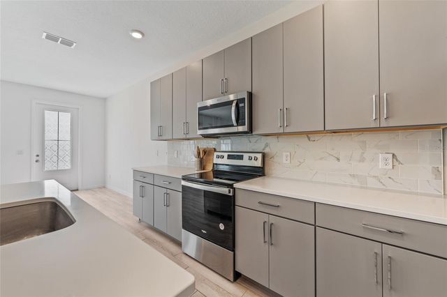 1621 SANIBEL DRIVE, Davenport, FL 33896