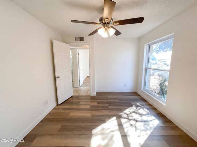 4902 W WINDROSE Drive, Glendale, AZ 85304