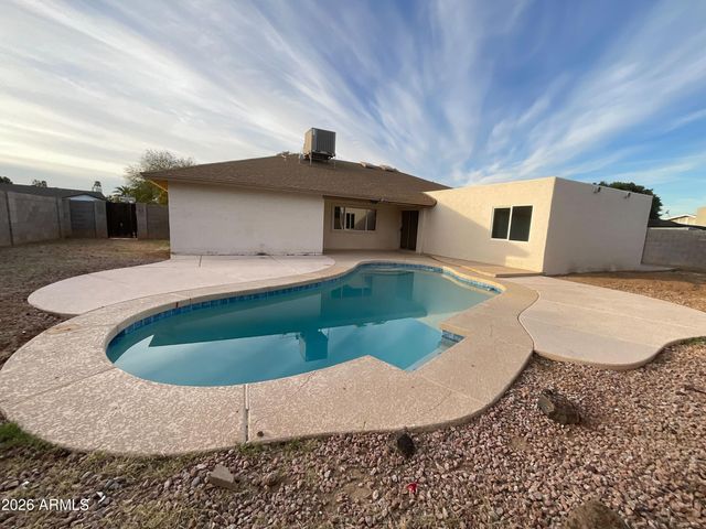 4902 W WINDROSE Drive, Glendale, AZ 85304
