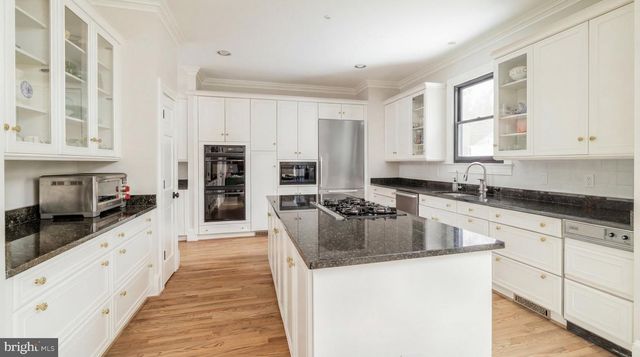4802 KEMBLE PLACE NW, Washington, DC 20007