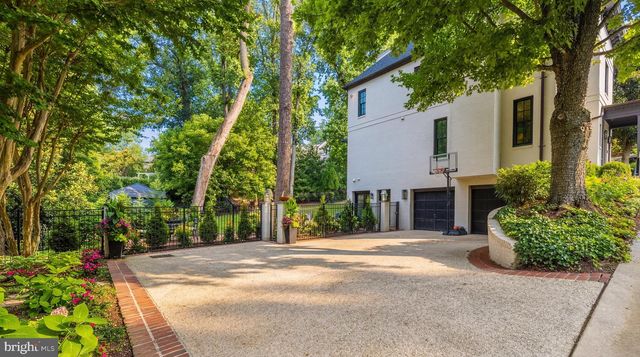 4802 KEMBLE PLACE NW, Washington, DC 20007