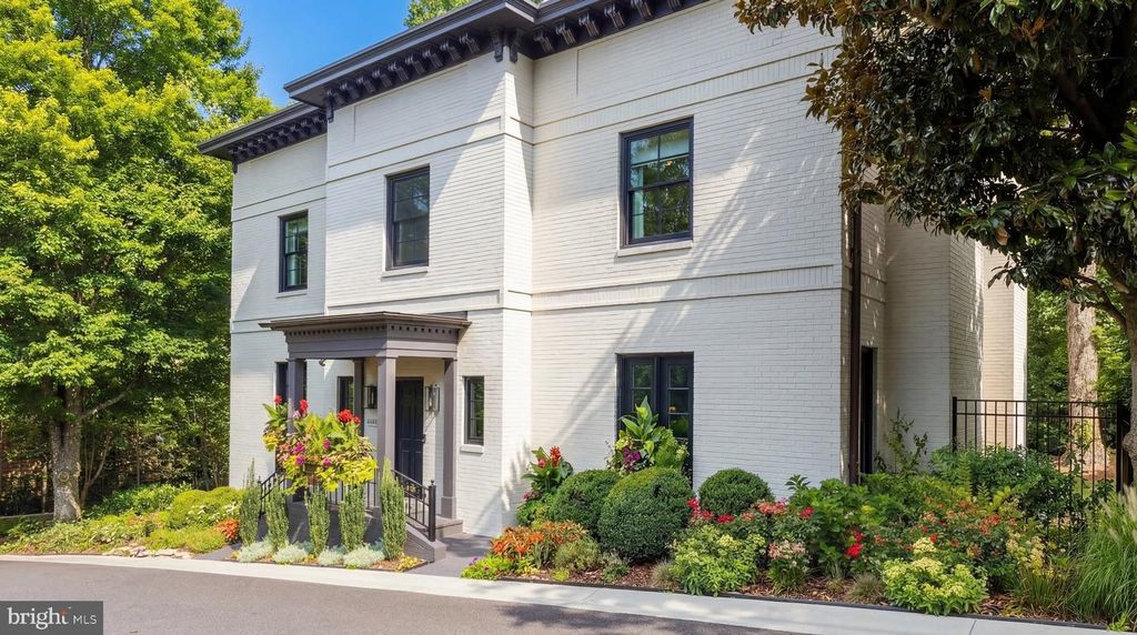 4802 KEMBLE PLACE NW, Washington, DC 20007