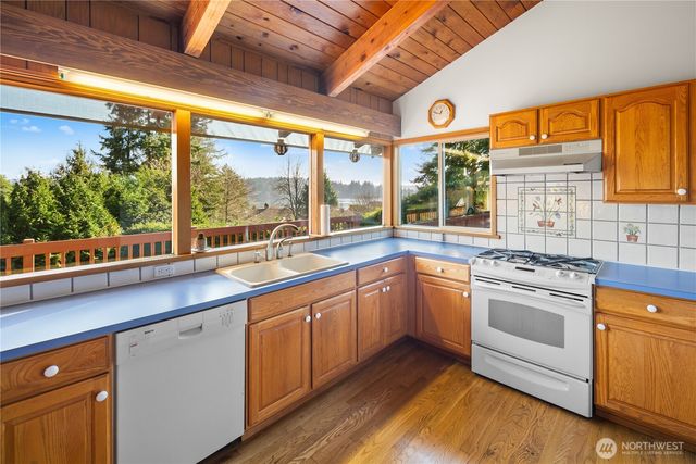 22516 100th Place SW, Vashon, WA 98070