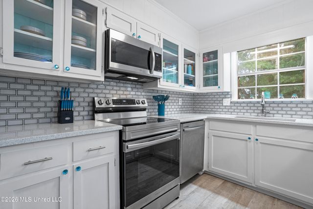 2324 Greenway Drive, Gautier, MS 39553