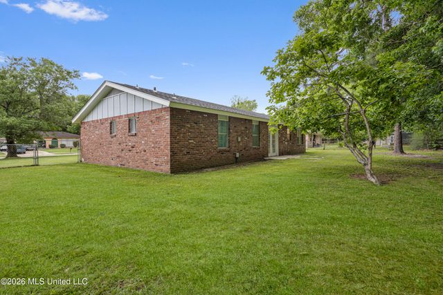 2324 Greenway Drive, Gautier, MS 39553